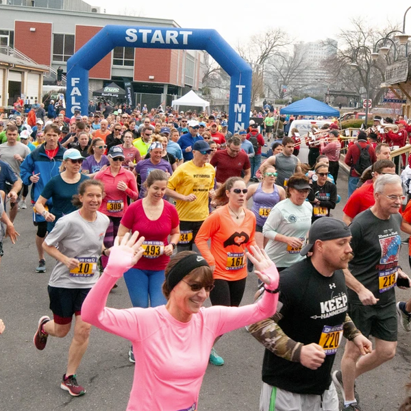 Runners for the Arts leave the starting line